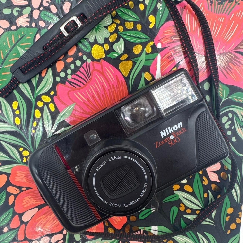 Nikon ZoomTouch 500 35mm Film‎ Camera – Point-and-Shoot Camera